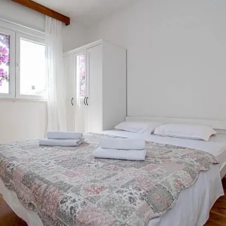 Kwatera prywatna In A Shared Household Kaštela